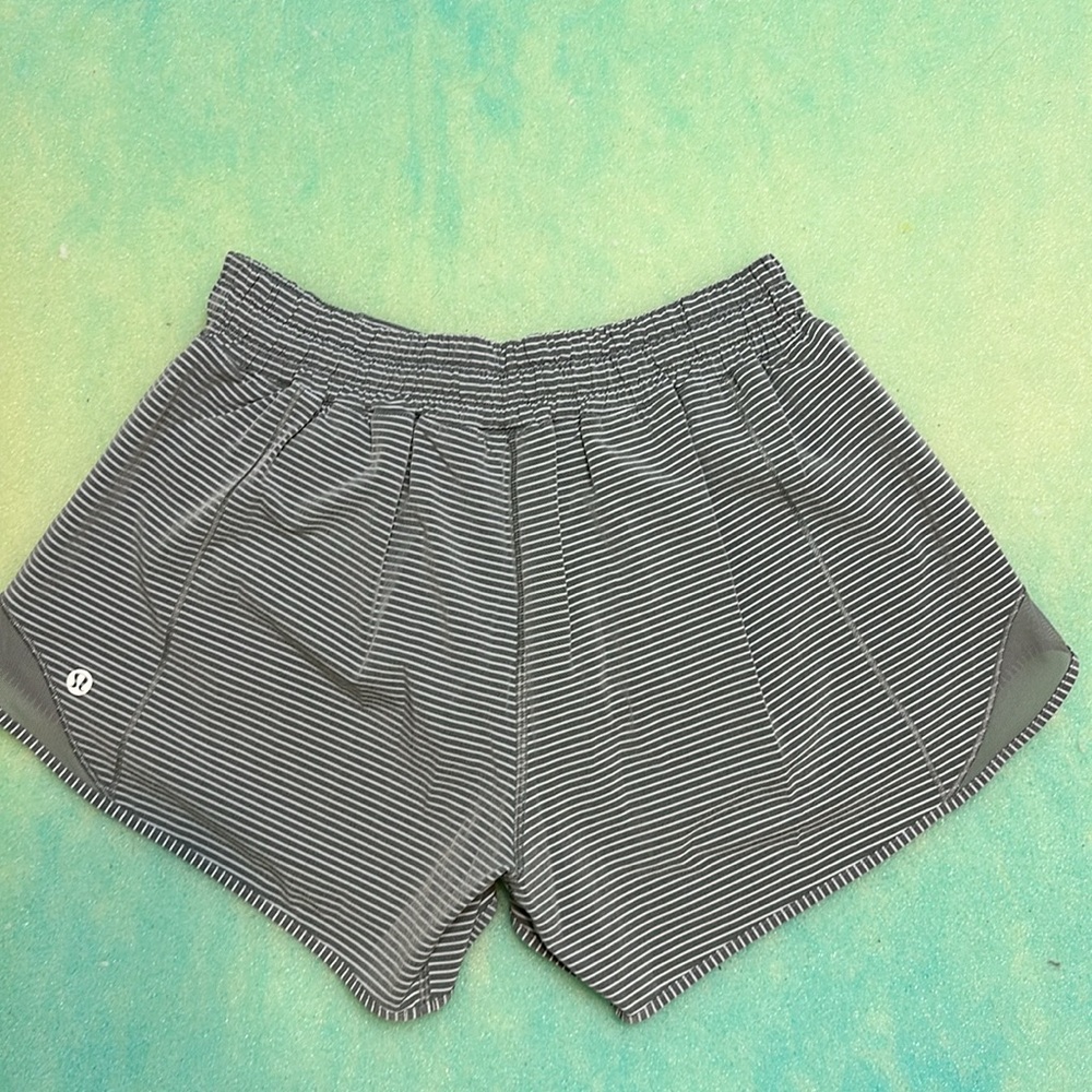 Lululemon Hotty Hot Shorts - Picture 5 of 6